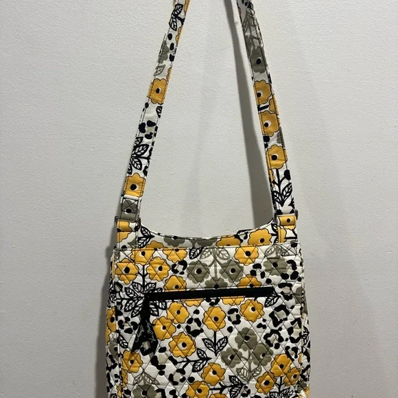 MWT. Vera Bradley Mailbag crossbody yellow /Black Quilted Tote. Go wild floral. - Picture 8 of 15